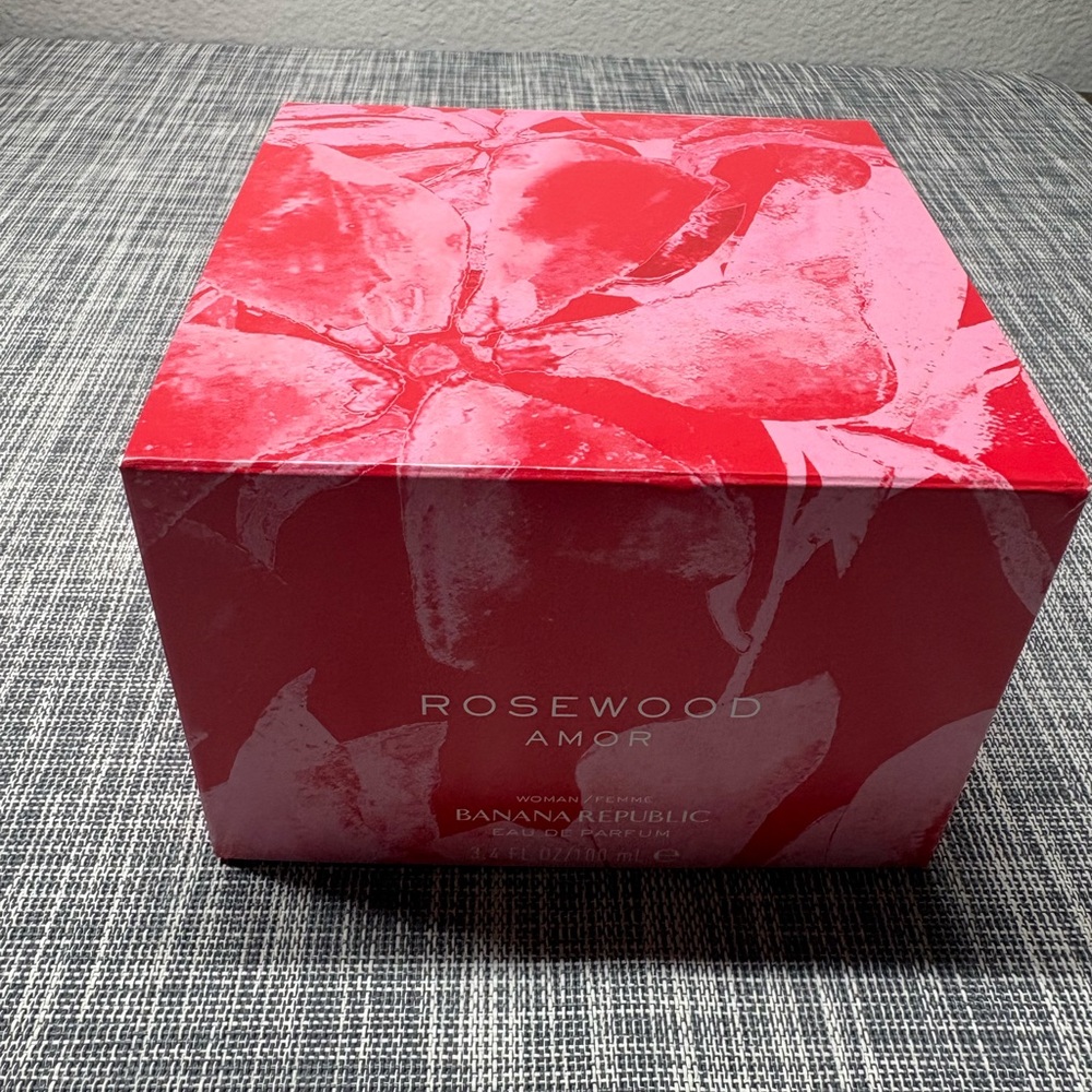 Banana Republic Rosewood Amor Red Perfume